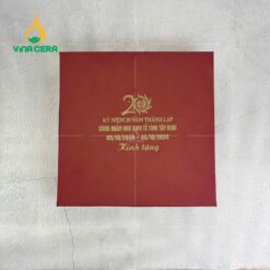 Đĩa Biểu Trưng Sứ In logo Kỷ Niệm 20 Năm Thành Lập ĐBT-01101124 Đĩa Biểu Trưng Sứ In logo Kỷ Niệm 20 Năm Thành Lập (1)