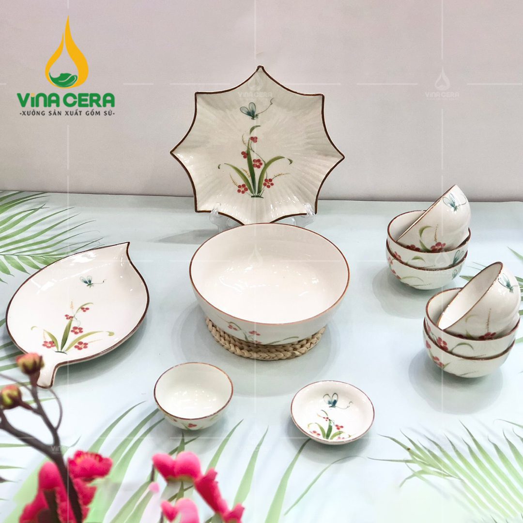 bo-ban-an-bat-trang-cao-cap-ve-dao-chuon (2) Bộ bàn ăn Bát Tràng cao cấp vẽ đào chuồn