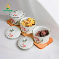 Bộ 3 Hũ Đựng Mứt Tết bằng Sứ (khay gỗ) KMS011724 Bộ 3 Hũ Đựng Mứt Tết bằng Sứ (khay gỗ) KMS011724