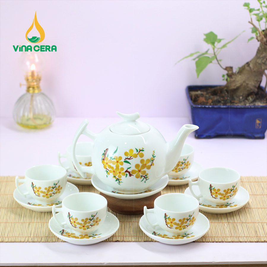 Bộ Ấm Trà Sứ Vẽ Hoa Mai Dáng Trăng Khuyết (2) Bộ Ấm Trà Sứ Vẽ Hoa Mai Dáng Trăng Khuyết