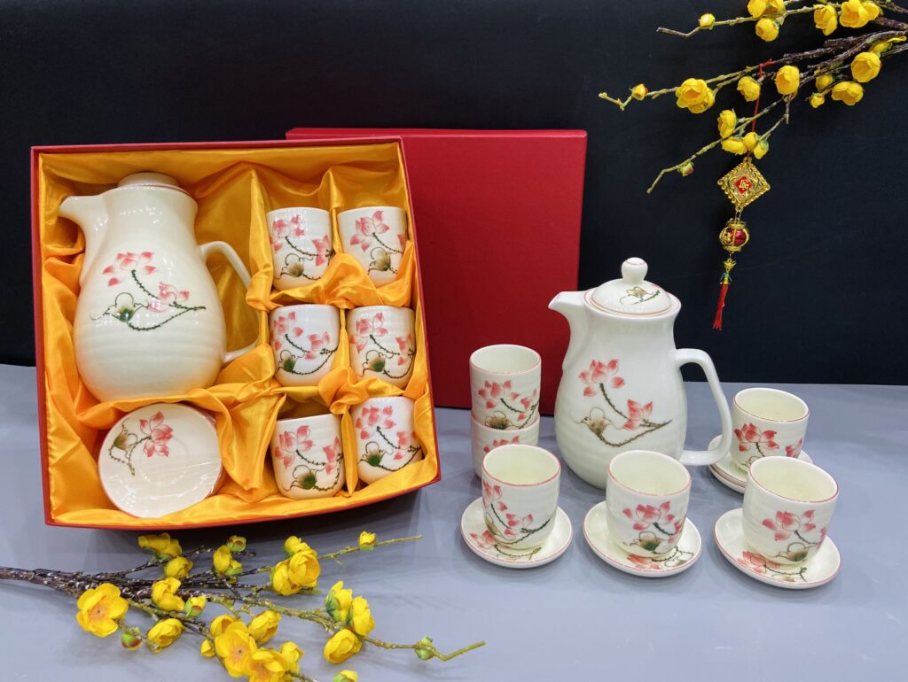 Quà Tết In Logo Thương Hiệu - Bí Quyết Tạo Ấn Tượng Mạnh Mẽ Trong Năm 2026 Bộ ấm Tích Quà tết