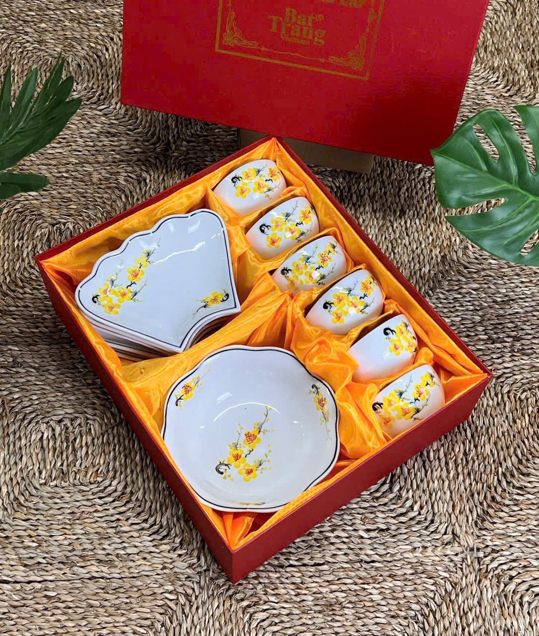 Quà Tết In Logo Thương Hiệu - Bí Quyết Tạo Ấn Tượng Mạnh Mẽ Trong Năm 2026 Hôp Quà Bát đĩa - Quà tết