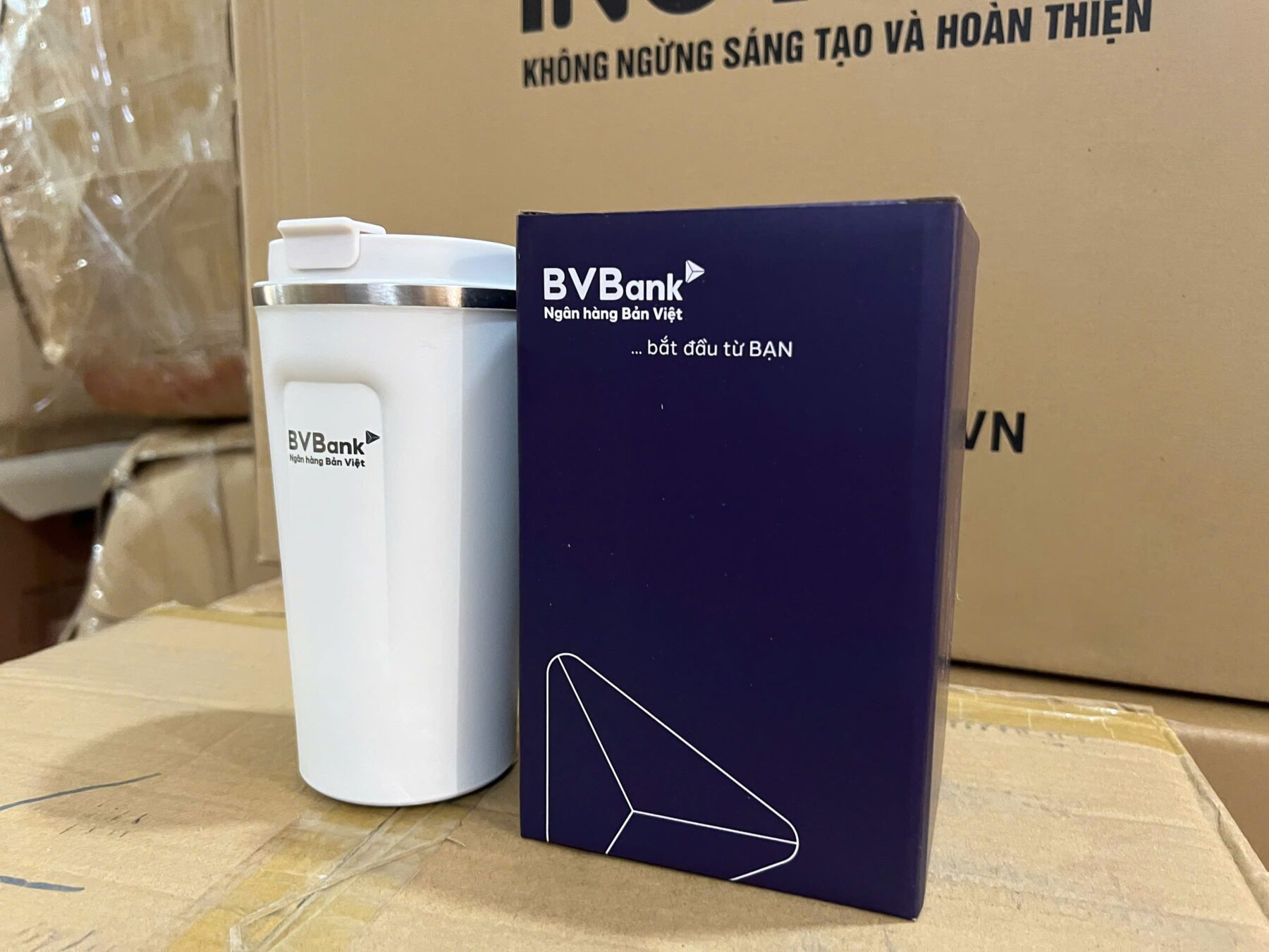 Quà tặng 8-3 cho công nhân viên - ý nghĩa và độc đáo bình giữ nhiệt quà tặng