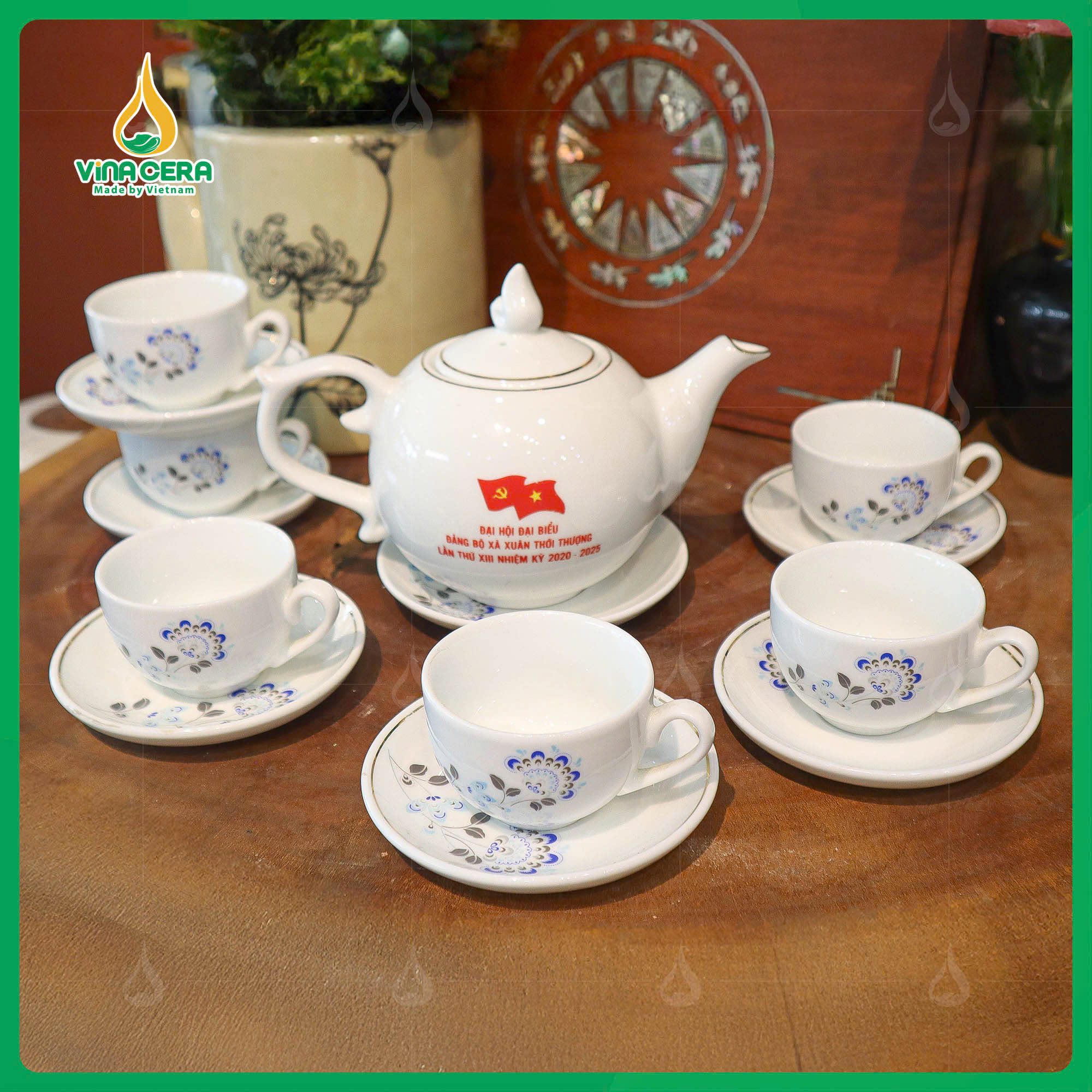 Bộ Ấm Chén Dáng Bưởi Chóp Ngọn Lửa In logo Đại Hội Đảng (15) Bộ Ấm Chén Dáng Bưởi Chóp Ngọn Lửa In logo Đại Hội Đảng