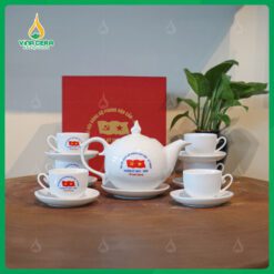 Bộ Ấm Chén Dáng Bưởi Chóp Ngọn Lửa In logo Đại Hội Đảng Bộ Ấm Chén Dáng Bưởi Chóp Ngọn Lửa In logo Đại Hội Đảng