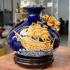 Bình Gốm Dáng Túi Tiền Tài Lộc Đắp Nổi Thuận Buồm Xuôi Gió VNC-012 Binh-Gom-Dang-Tui-Tien-Tai-Loc-Dap-Noi-Thuan-Buom-Xuoi-Gio-VNC-012