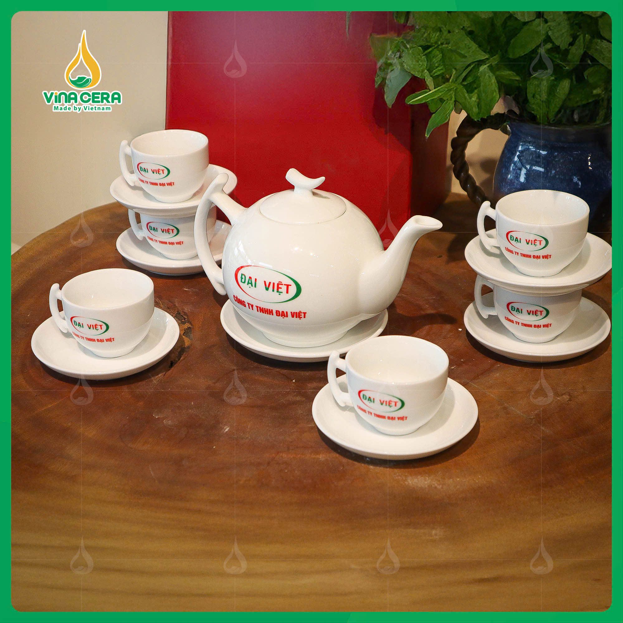 Gốm Sứ Quà Tặng Doanh Nghiệp – Giải Pháp Quà Tặng Sang Trọng, Tăng Nhận Diện Thương Hiệu Bộ Ấm Chén Trắng Khuyết in logo Công ty Đại Việt