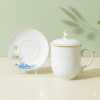 Ly Sứ Hoa Sen Hồng Nắp Lửa Kẻ Chỉ Vàng In Logo – Quà Tặng Doanh Nghiệp Ly sứ bát tràng hoa sen hồng nắp lửa kẻ chỉ vàng in logo làm quà tặng doanh nghiệp cao cấp