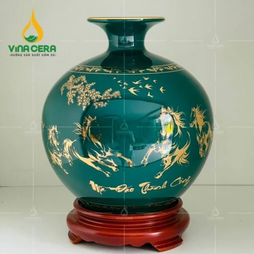 Bình hút lộc Mã Đáo Thành Công vẽ vàng quà tặng khách hàng VIP Vinacera